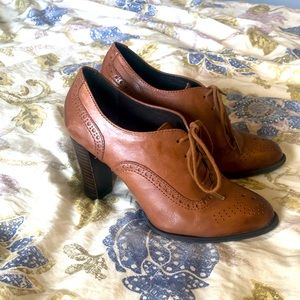 Size 6 brown leather heels by Franco Sarto
